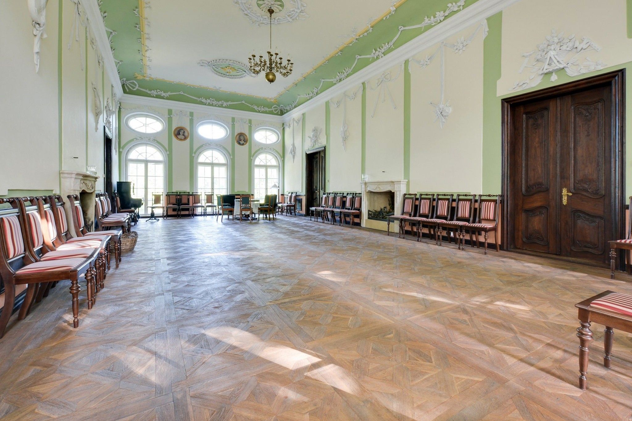 Photos Baroque palace in Greater Poland - originally preserved ballroom