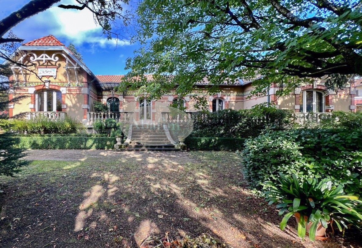 Photos French mansion with garden and guest house in Castres