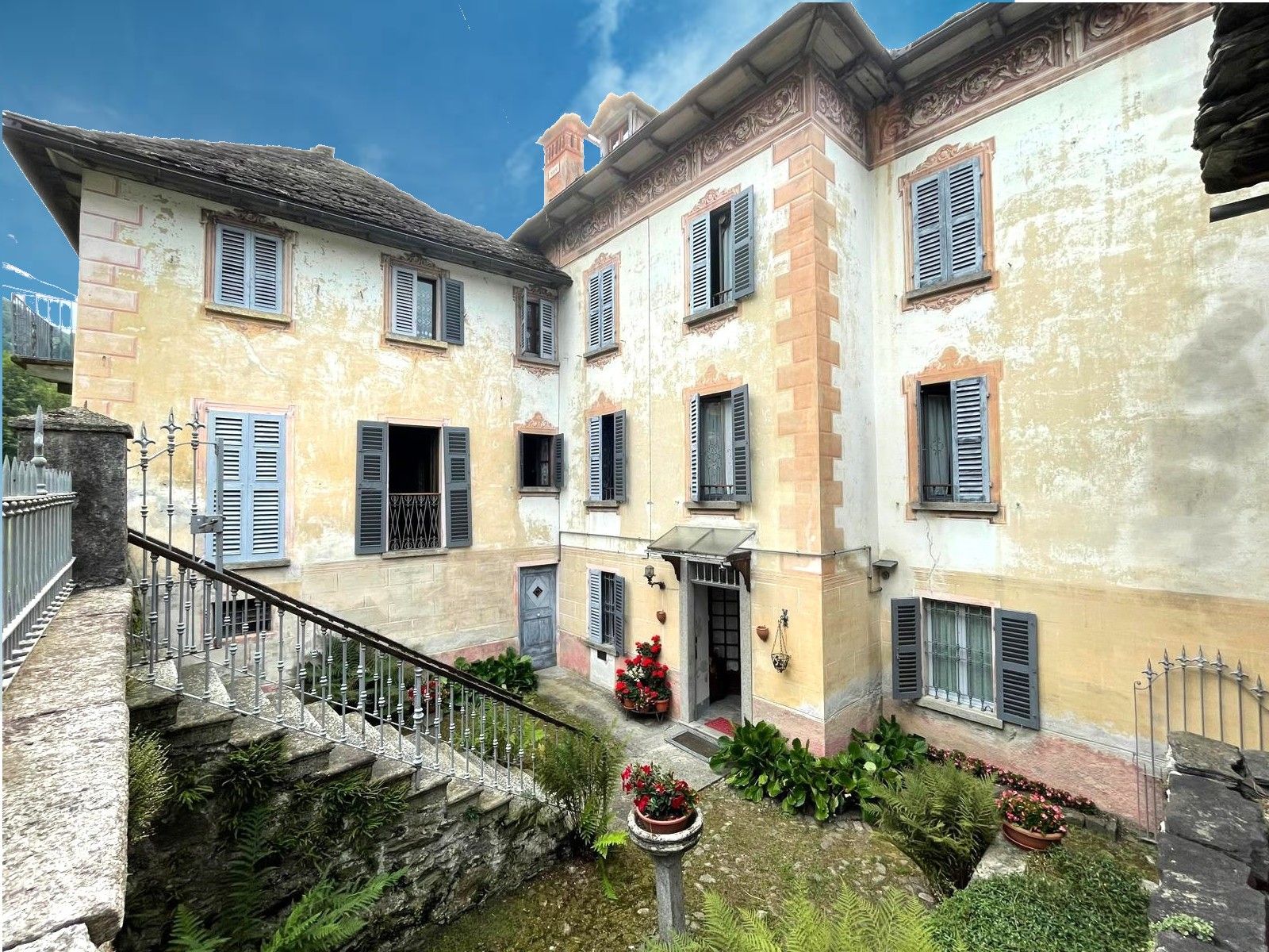 Photos Stately period property in Northern Italy
