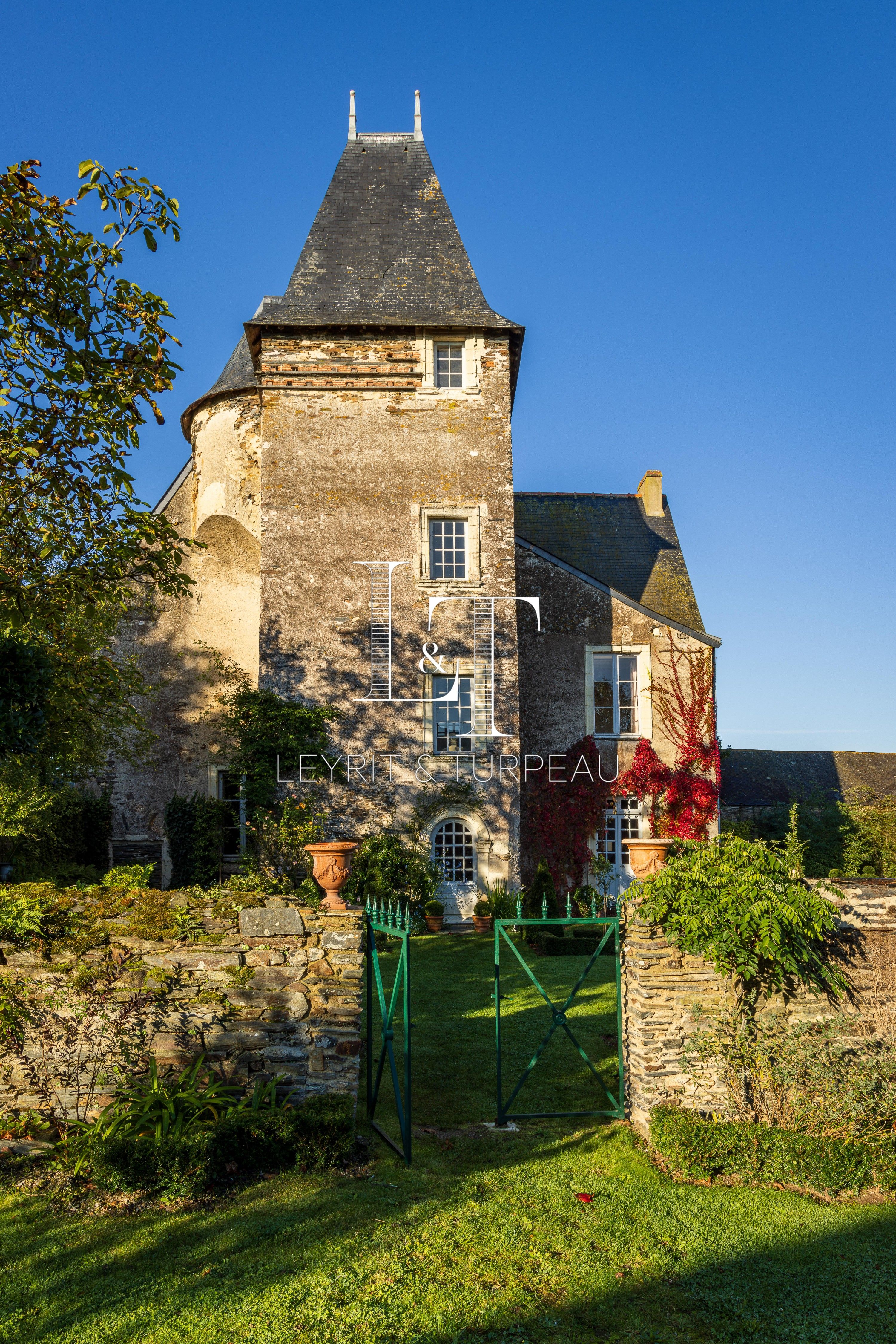 Photos Renaissance manor with spectacular interior