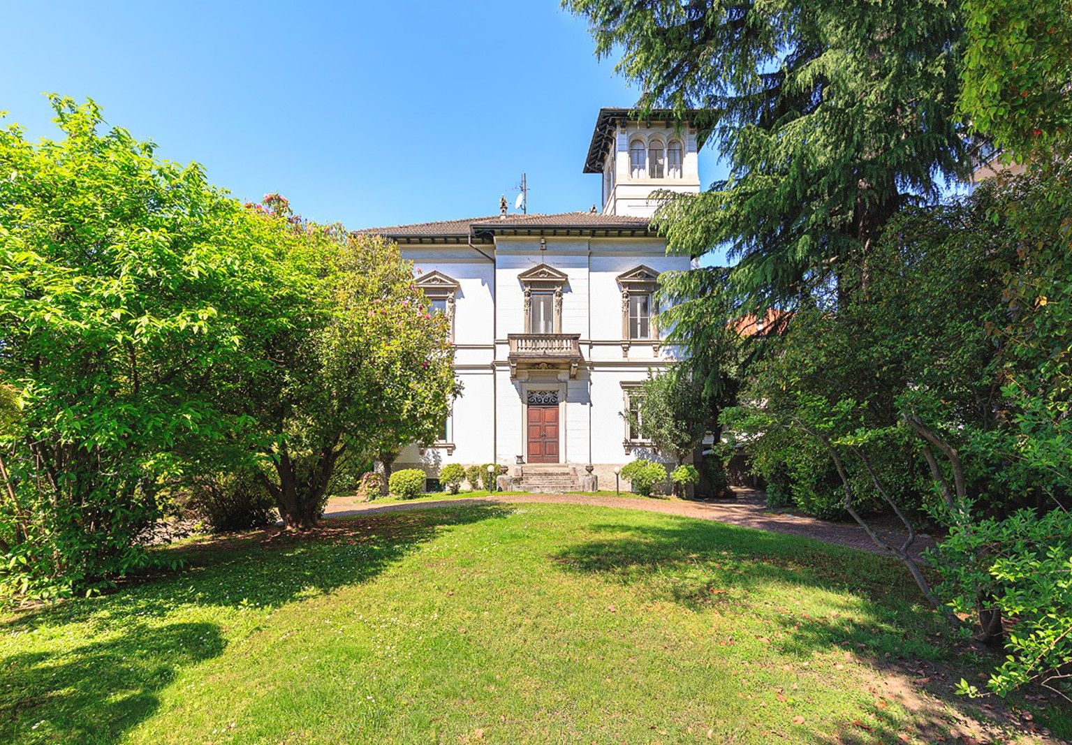 Photos Lake Maggiore Mansion with park and pool in Verbania