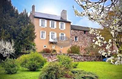 Character Properties, Country house with character near Rodez