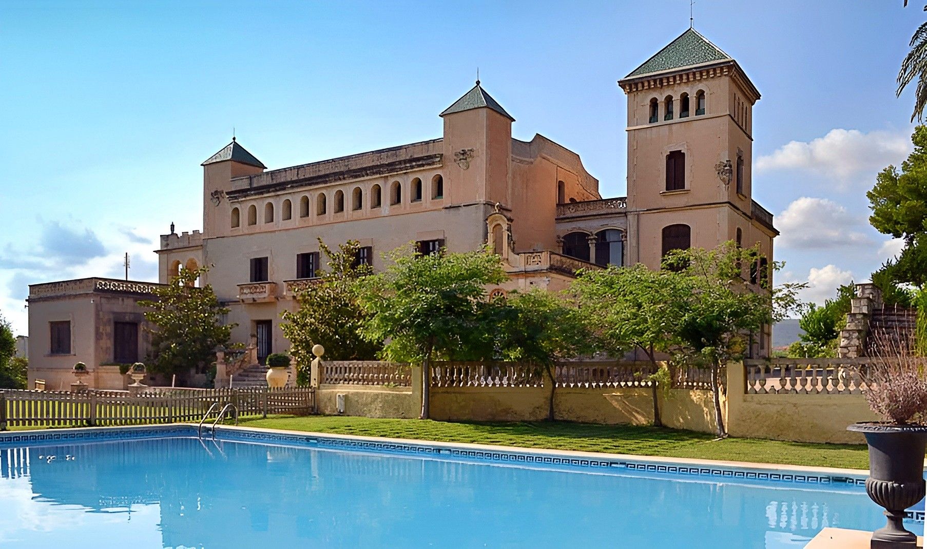 Photos Historic Estate with Palace and Wine Production South of Barcelona