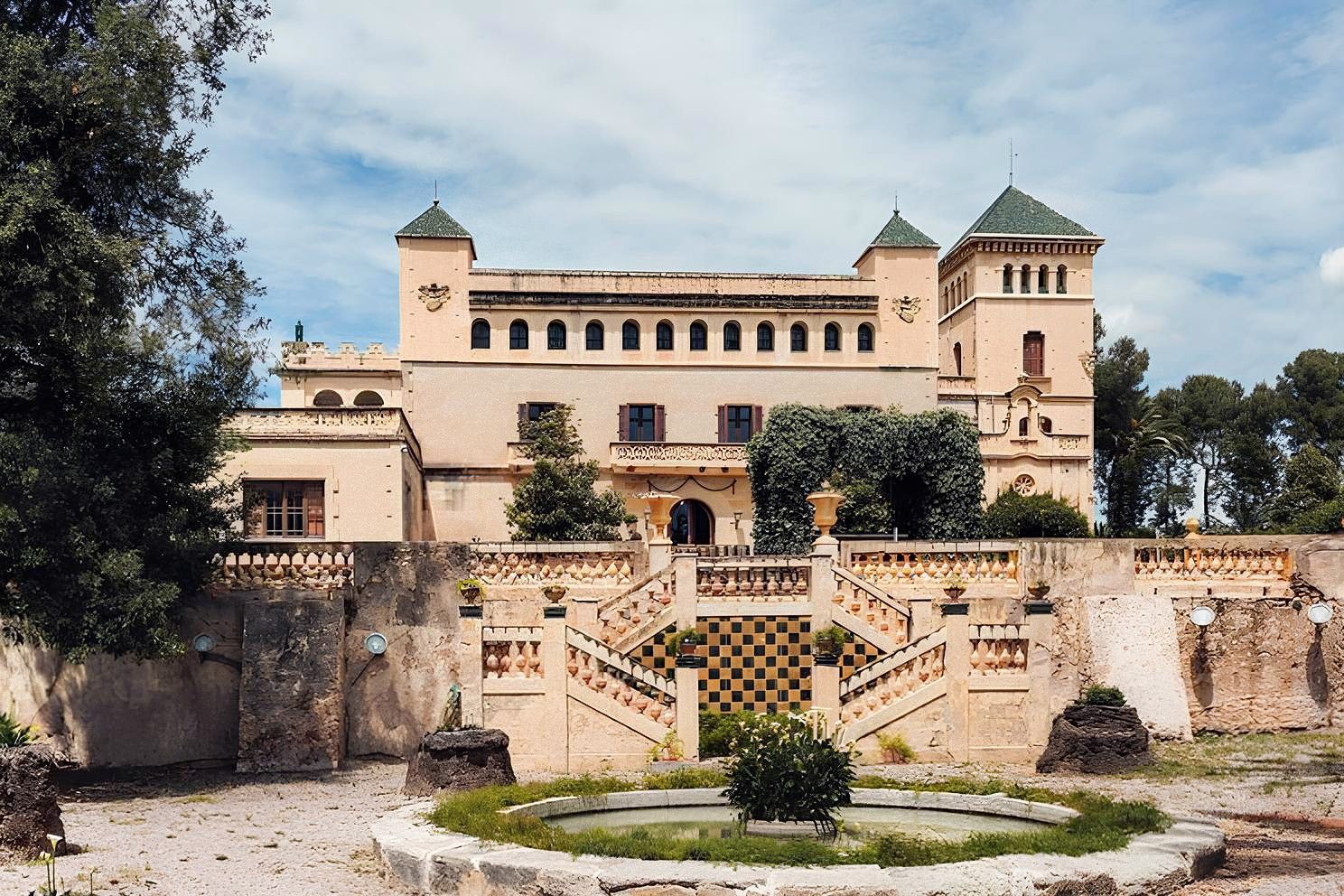 Photos Historic Estate with Palace and Wine Production South of Barcelona
