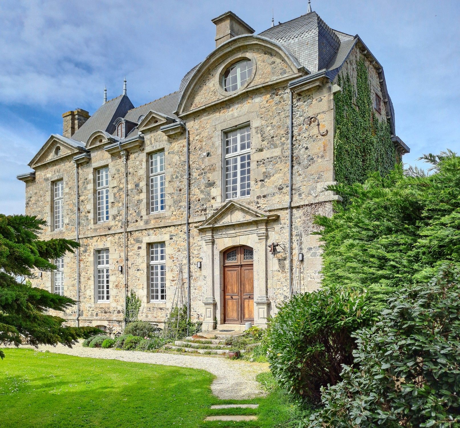 Photos Castle in Brittany with magical sea views