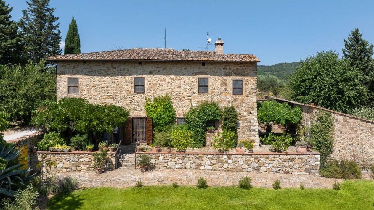 Photos Country house in the Chianti hills - 27 hectares