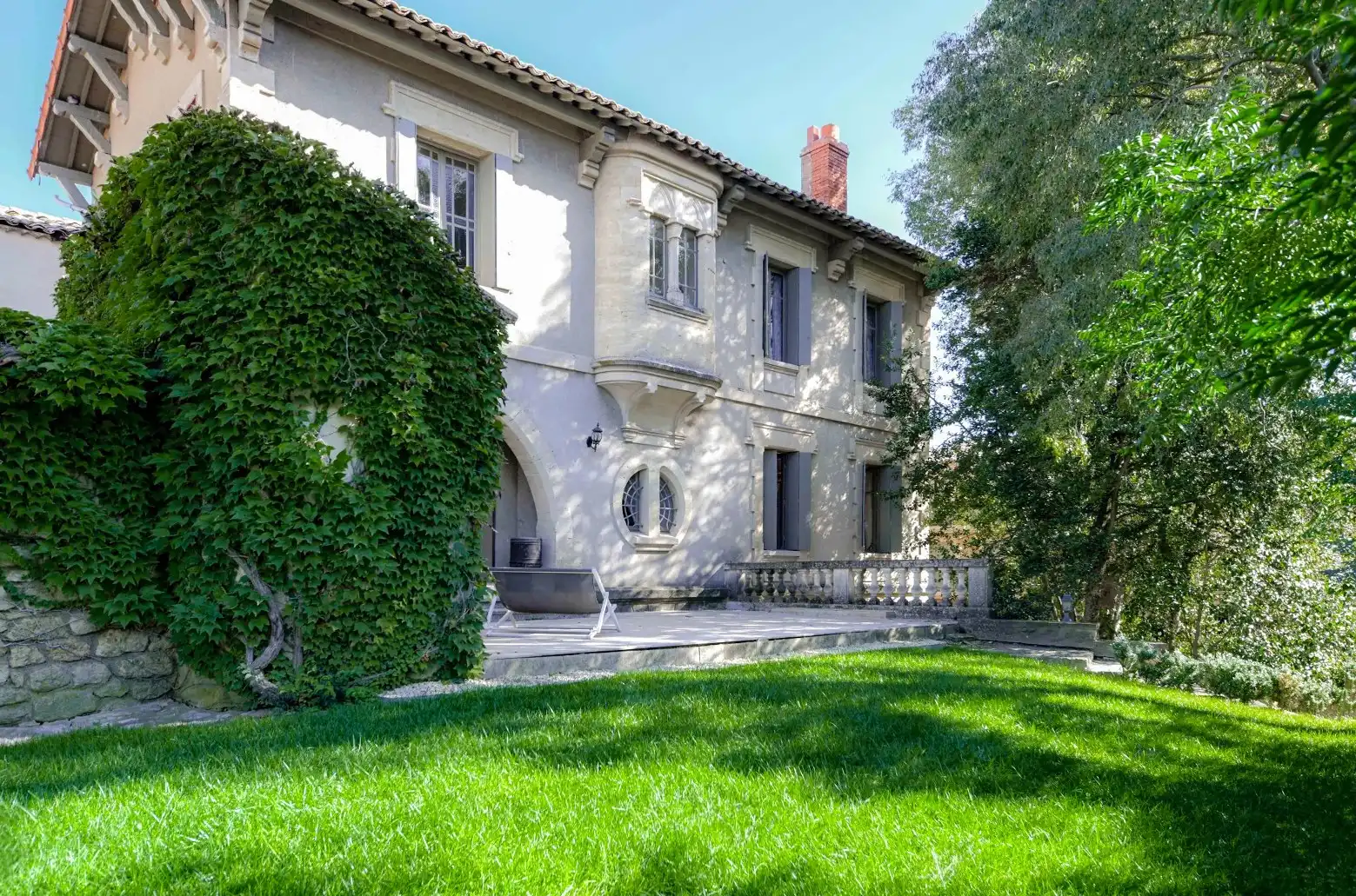 Photos Period mansion with garden in Uzes