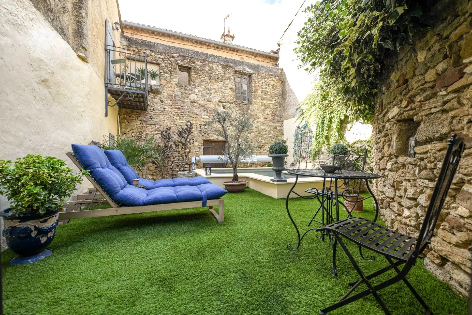 Photos Authentically renovated historic building with private garden and pool