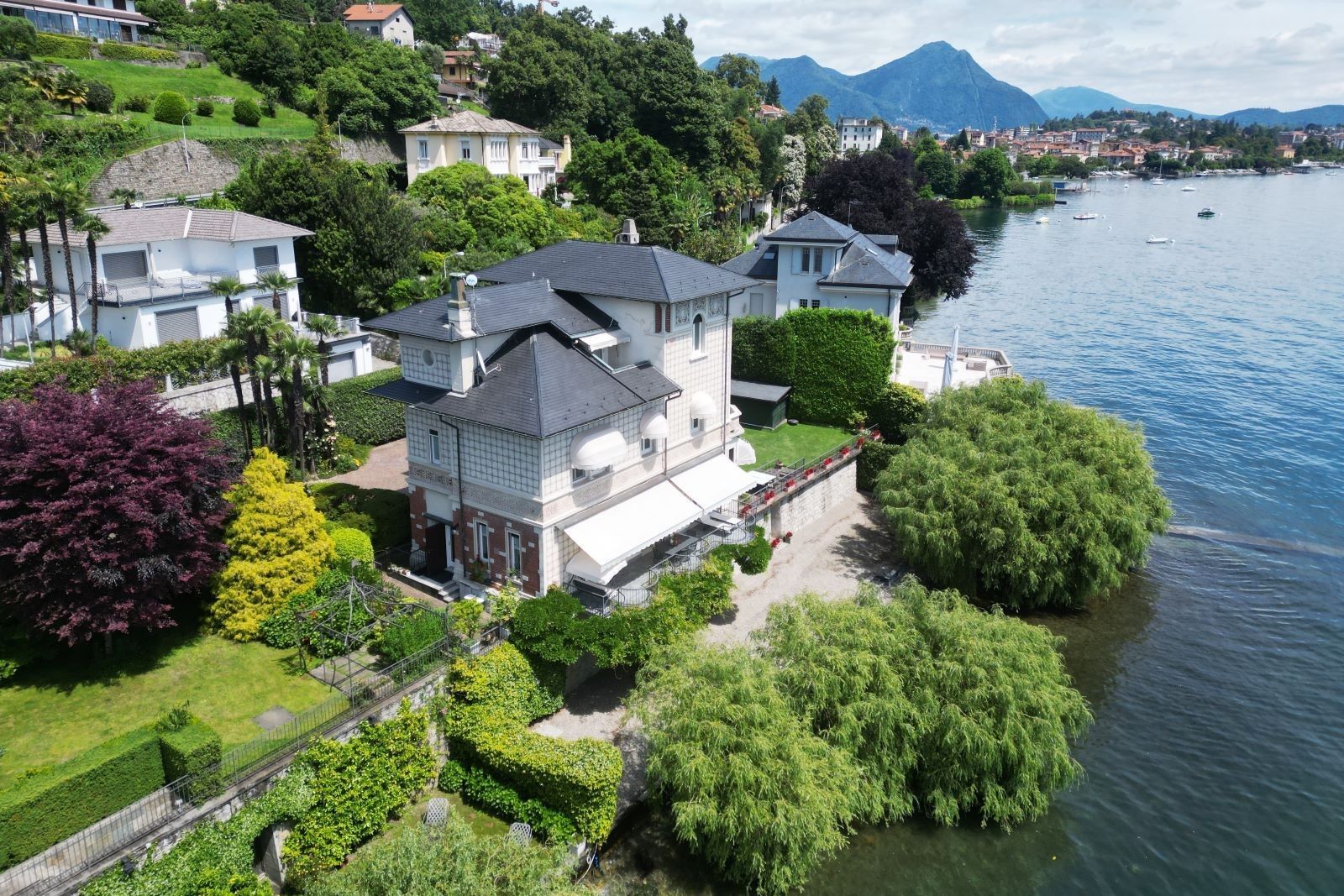 Photos Historic villa on Lake Maggiore with private beach