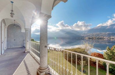 Character Properties, Noble residence on the shores of Lake Orta