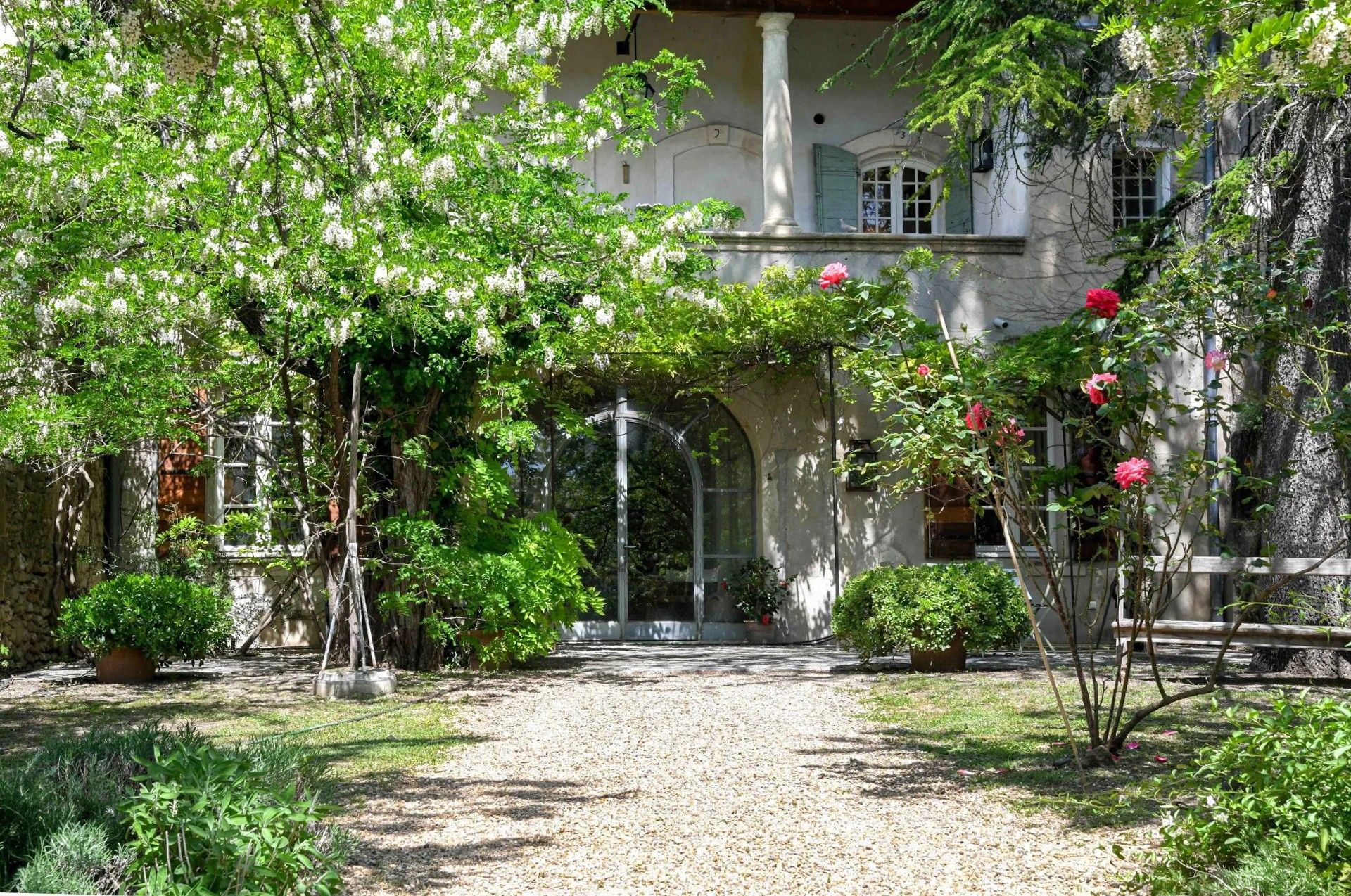 Photos Provence: Historic home with garden and antique wine cellar
