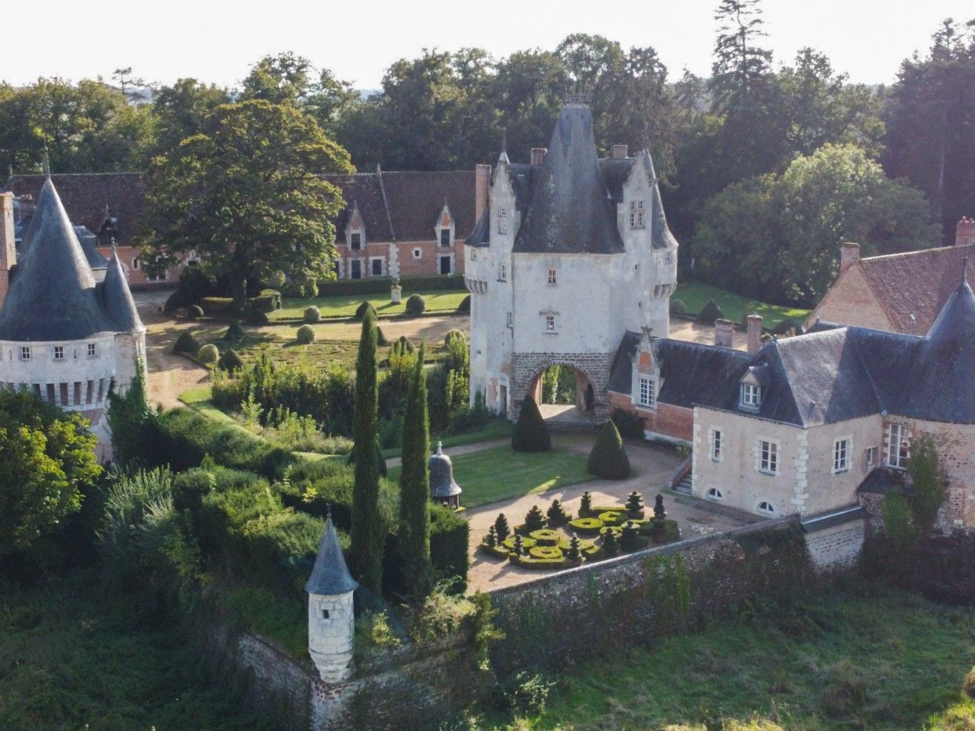 Photos Monumental castle ensemble near Chartres - 101 acres