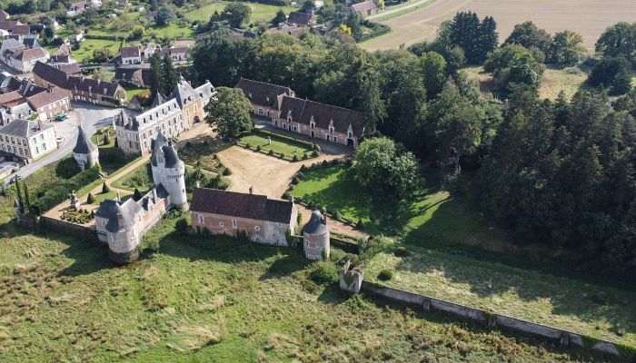 Monumental castle ensemble near Chartres - 101 acres