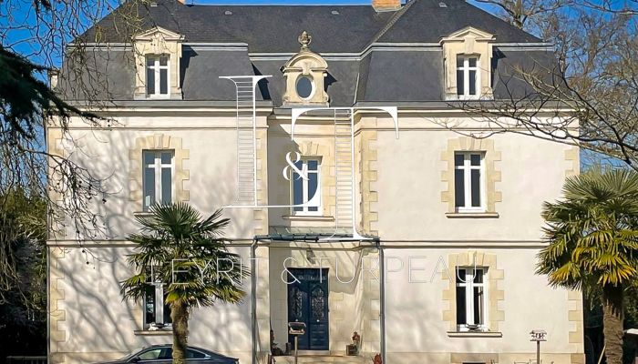 Historic Villa for sale Challans, Pays de la Loire,  France