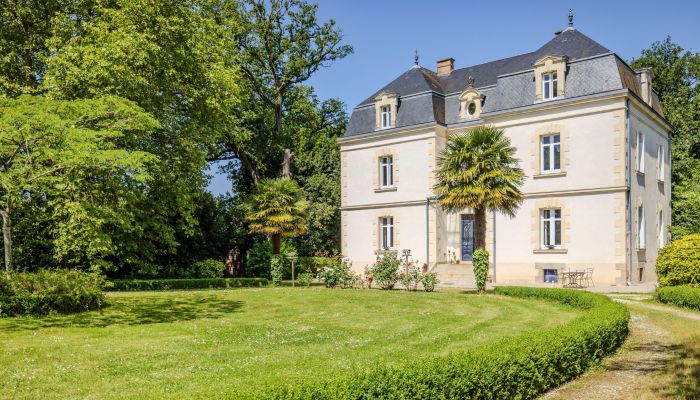 Historic Villa for sale Challans, Pays de la Loire,  France