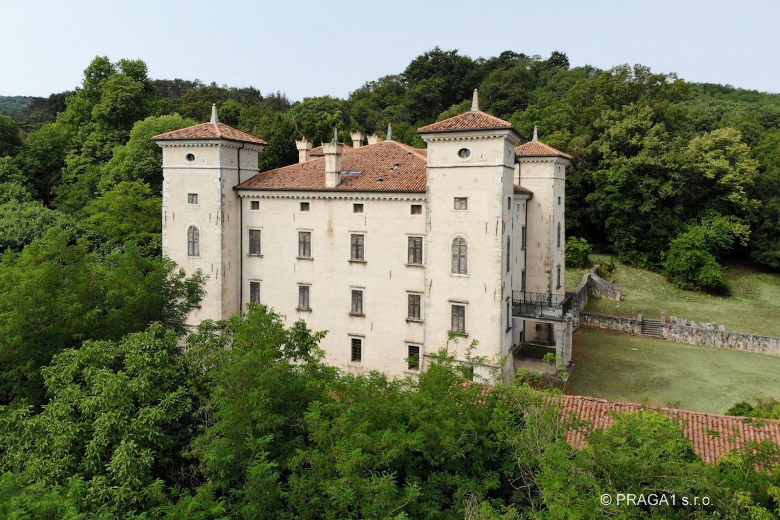Photos Castle with 110 hectars land, vineyards and wine production in northern Italy for sale