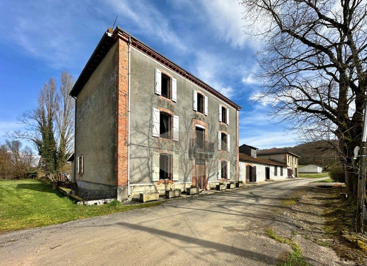 Photos Spacious Rural Property with Garden, Outbuildings in Boulogne-sur-Gesse Area