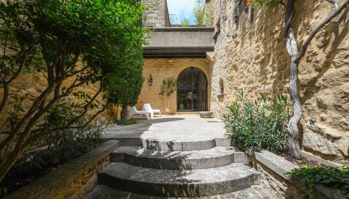 Historic property for sale Vers-Pont-du-Gard, Occitania