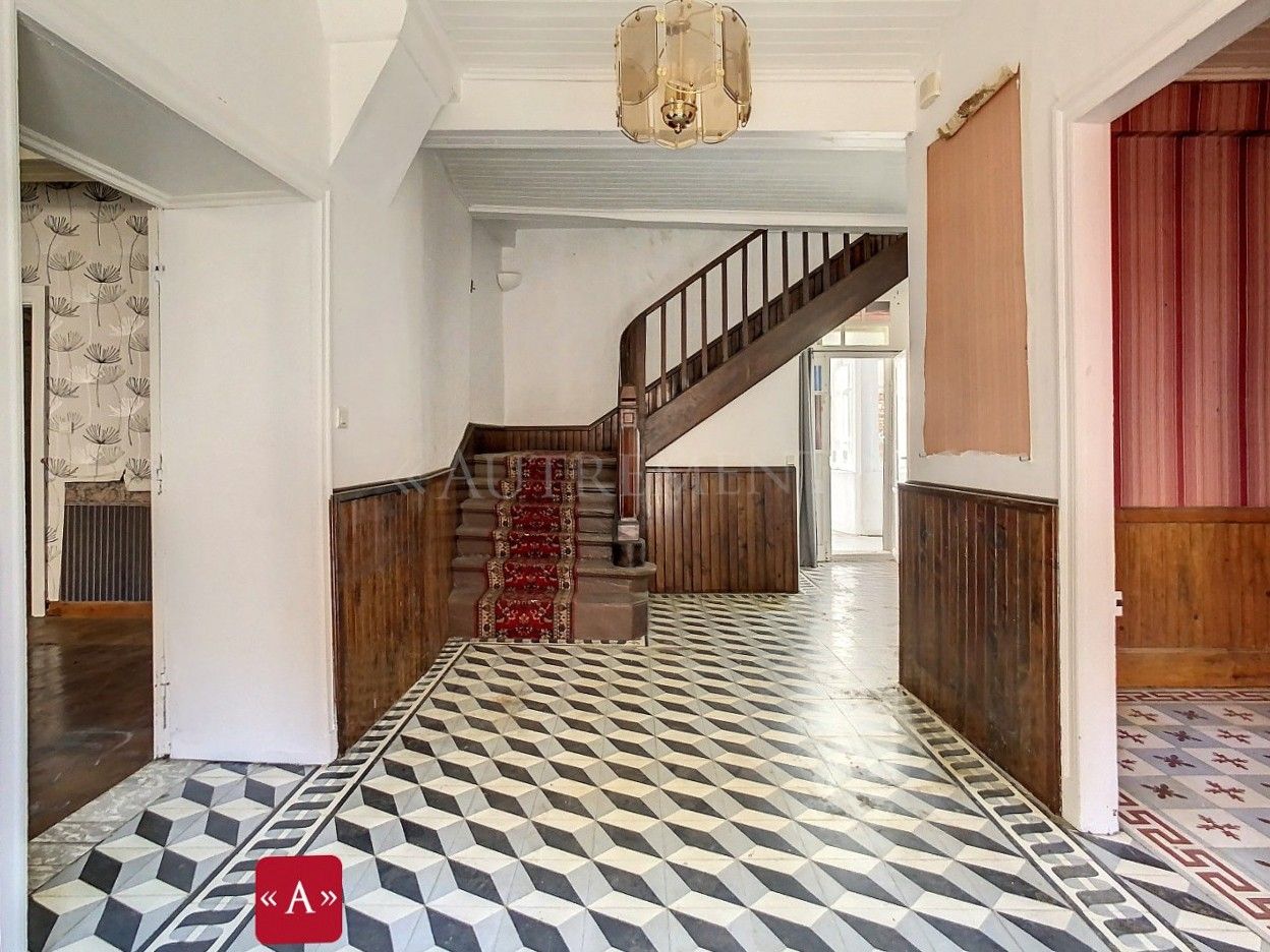 Photos Bourgeois townhouse with oriental salon and private garden