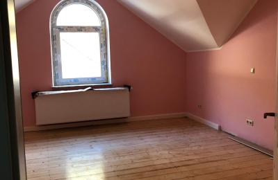 Historic Villa for sale 58762 Altena, Bachstraße 66, North Rhine-Westphalia, Schlafzimmer DG Wohnung