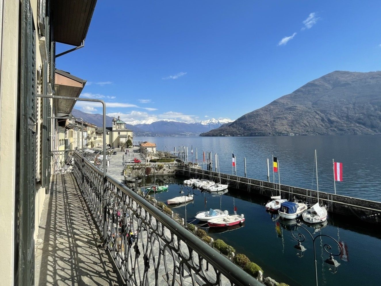 Photos Stylish historic townhouse with beautiful lake views on the lakeside promenade in Cannobio