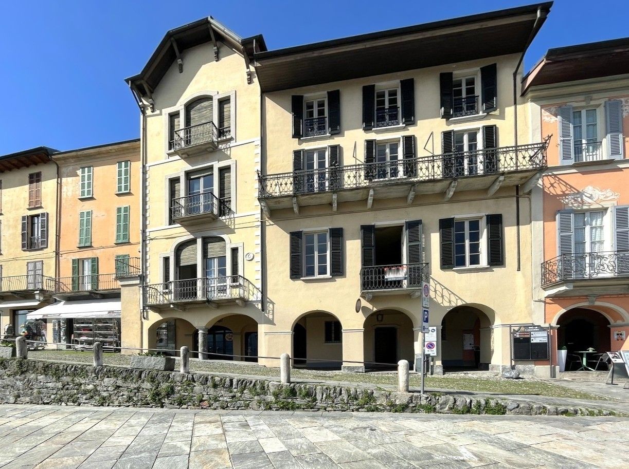Photos Stylish historic townhouse with beautiful lake views on the lakeside promenade in Cannobio