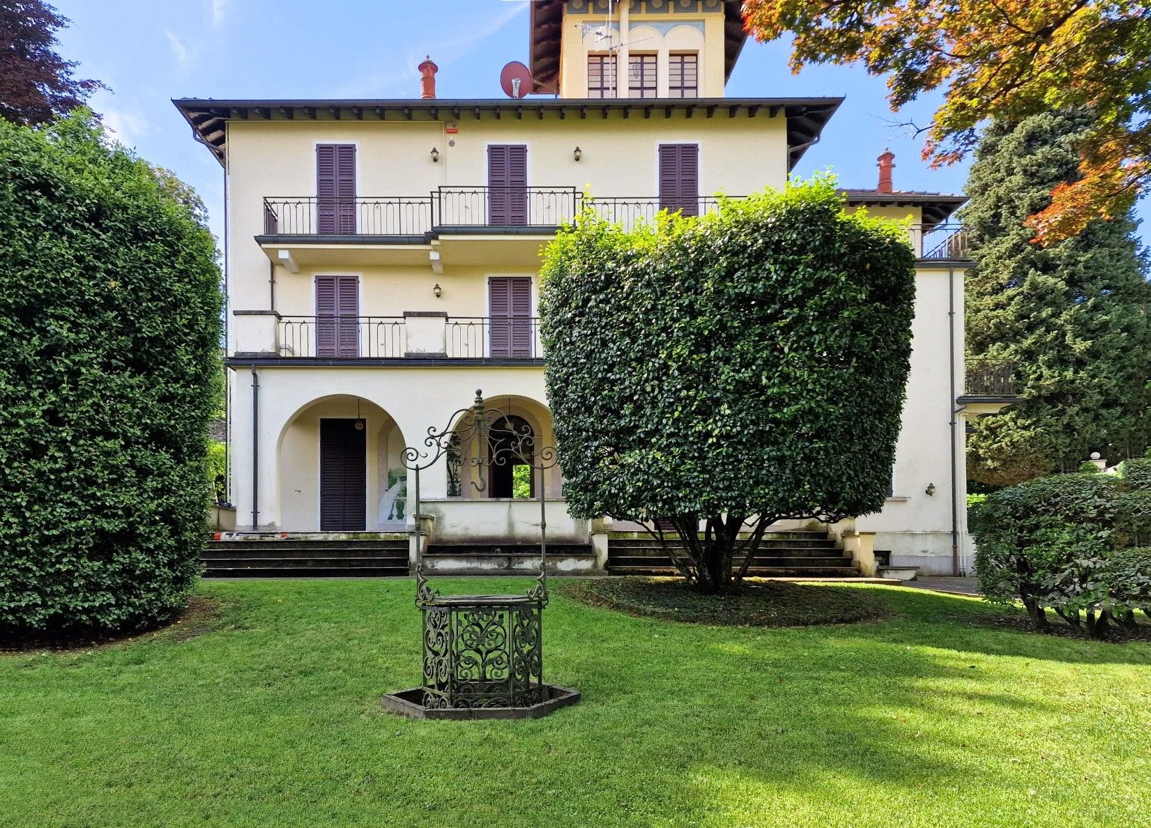 Photos Villa with panoramic tower, lake view and garden in the spa town of Stresa
