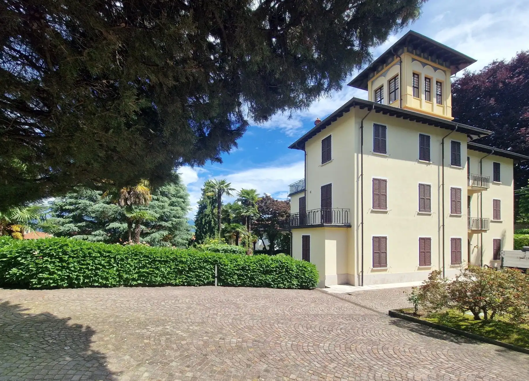 Photos Villa with panoramic tower, lake view and garden in the spa town of Stresa