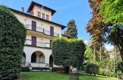 Historic Villa for sale 28838 Stresa, Piemont, Photo 2/45