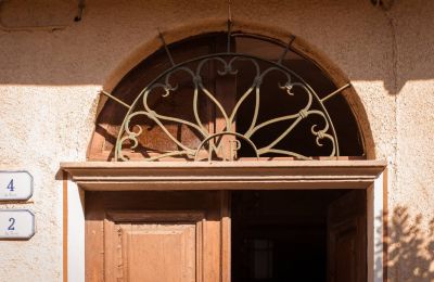 Historic Villa for sale Bosia, Via Rutte  2, Piemont, Entrance