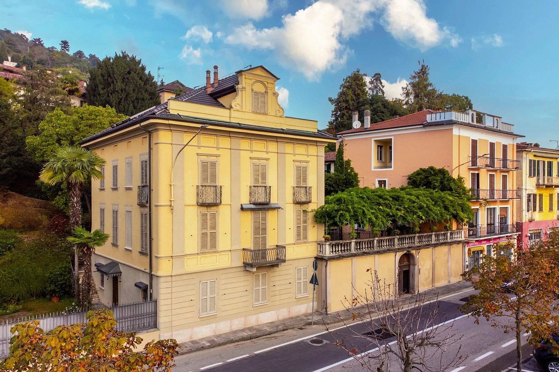 Photos Villa De Fichard with Boutique Hotel on Lake Maggiore in Belgirate