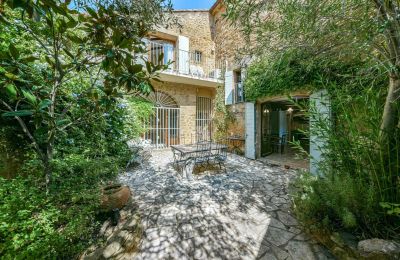 Historic properties, Characterful home near Uzès – lush courtyard and expansion potential