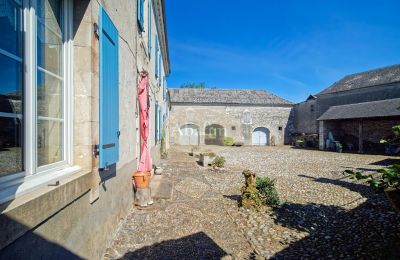 Historic property for sale Nay, New Aquitaine, Photo 3/17