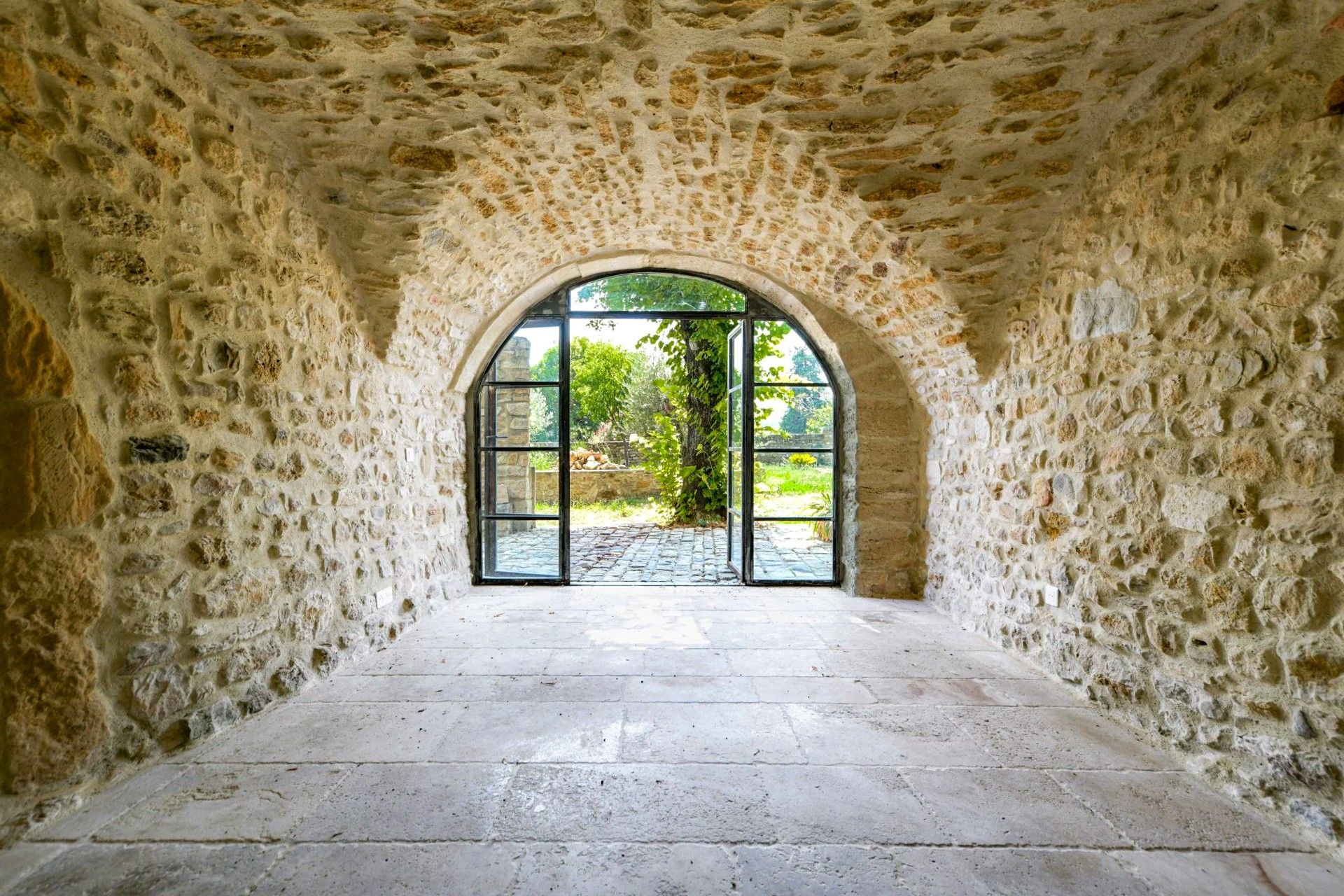 Photos Former silkworm farm near Uzès with pool, garden and expansion potential