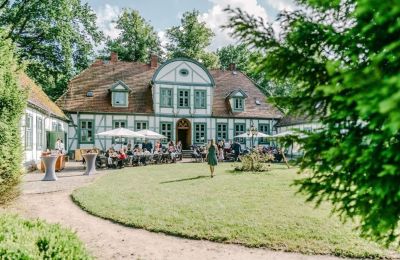 Castle for sale Neustadt-Glewe, Mecklenburg-West Pomerania, Front view