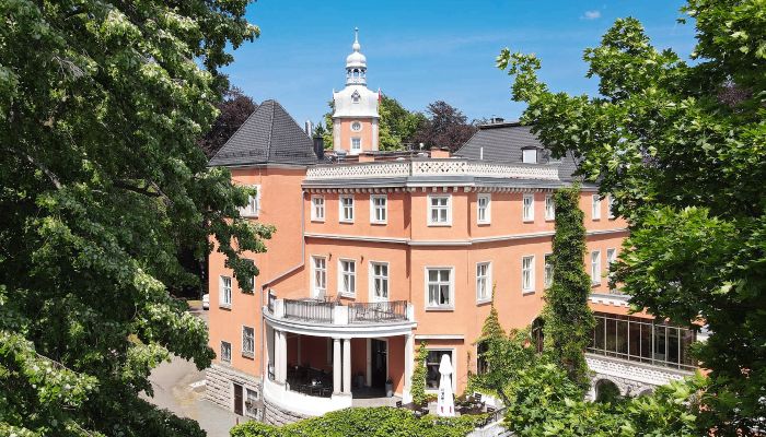 Castle in the Giant Mountains with panoramic views and valuable interior – 29,8 acres