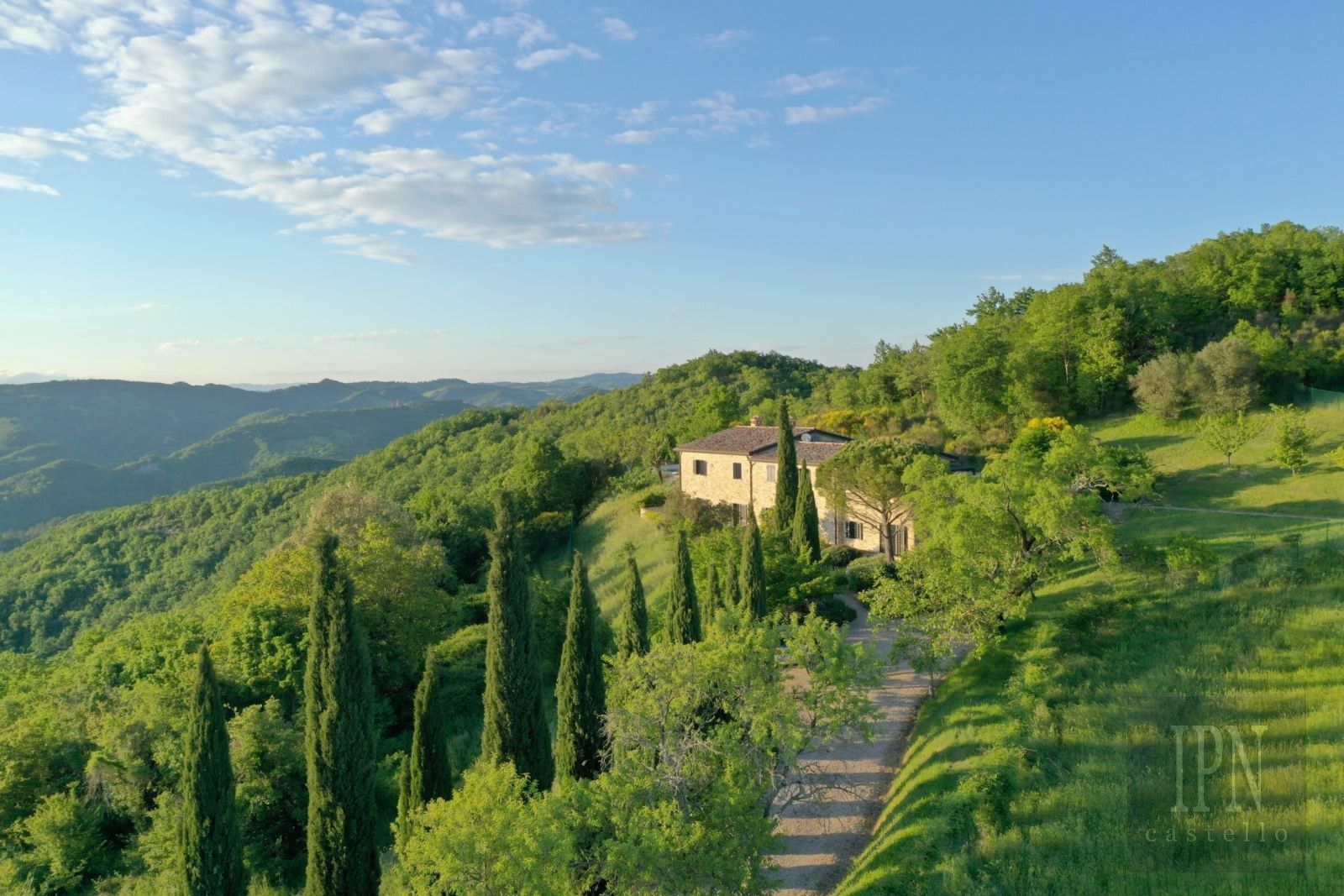 Photos Montone Sunset - 70 acres country home