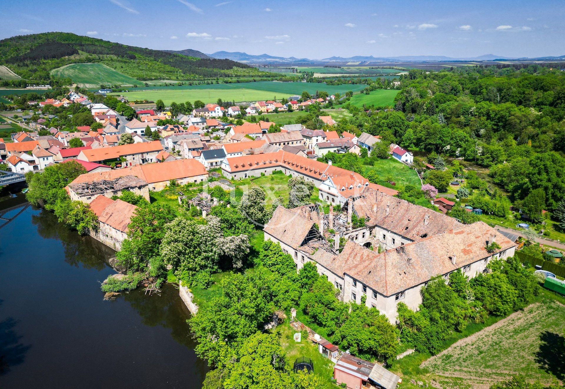 Photos Chateau in Vršovice – Historic Manor estate on 4 acres by the Ohře River