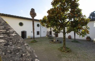 Medieval Castle for sale Croci di Calenzano, Tuscany, Courtyard