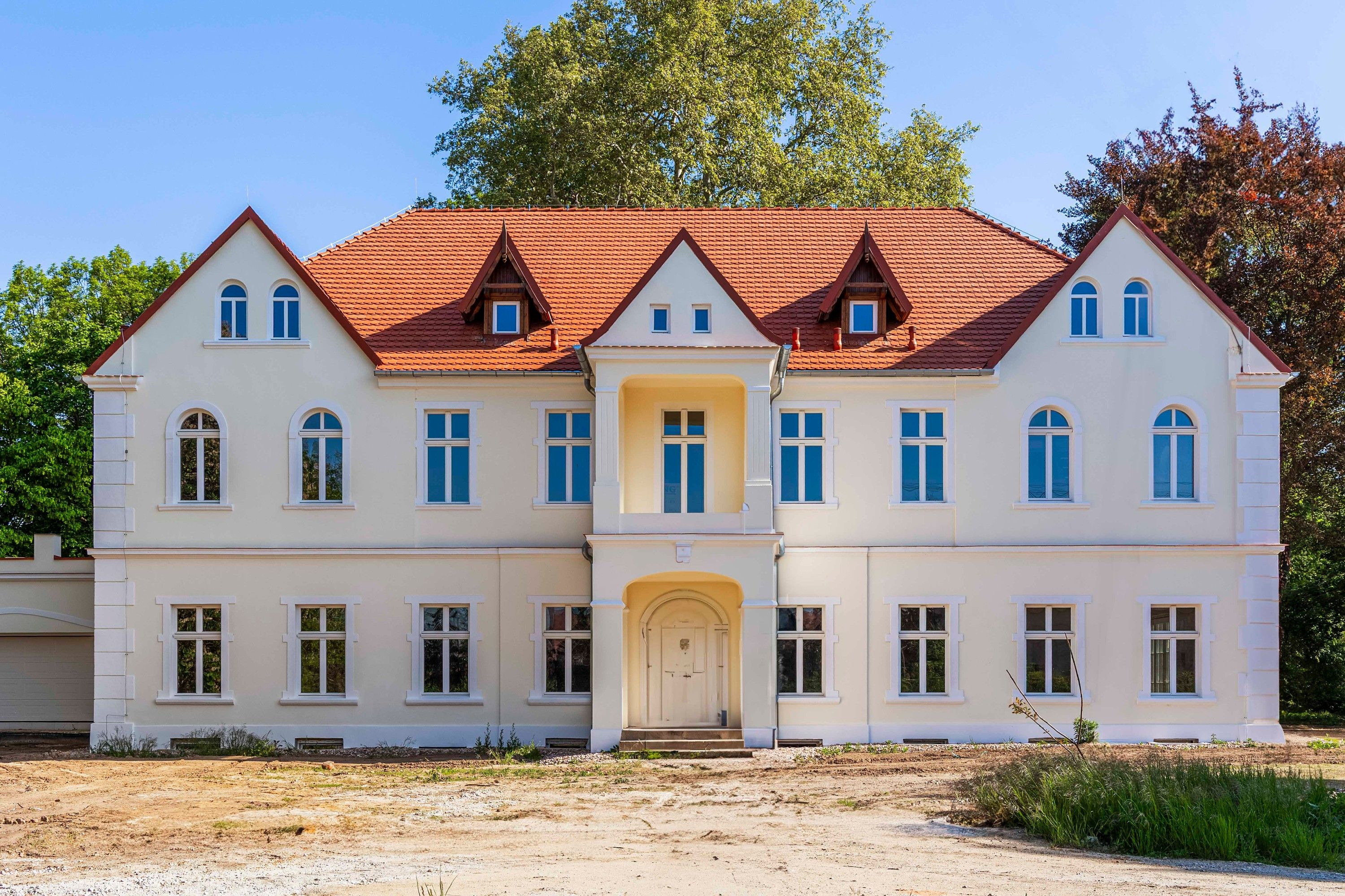 Photos Historic estate near Wrocław - Wellness, Pool, Event Space and Equestrian Potential