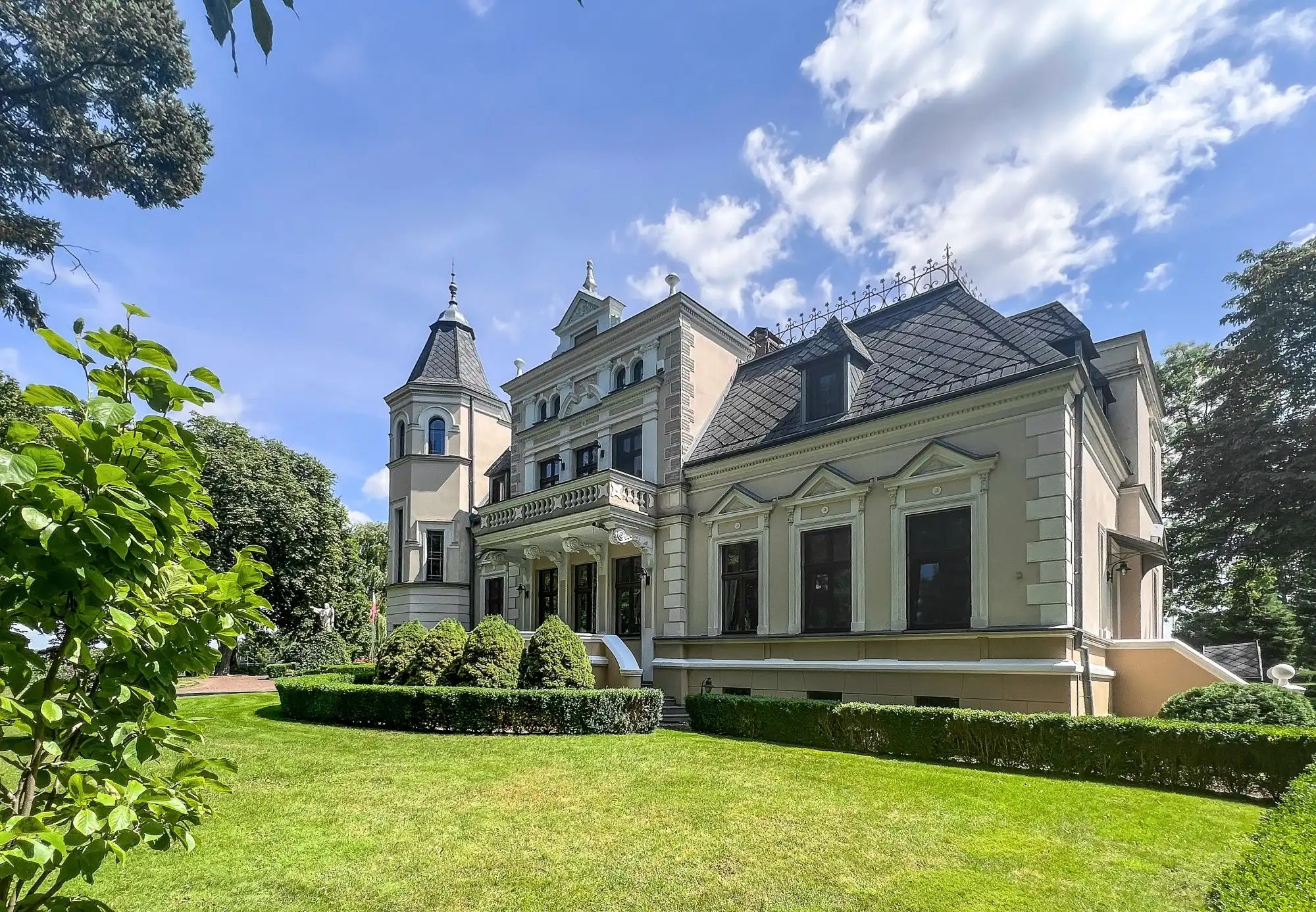 Photos Manor with park and stables in Kuyavian-Pomeranian - 7.4-acres