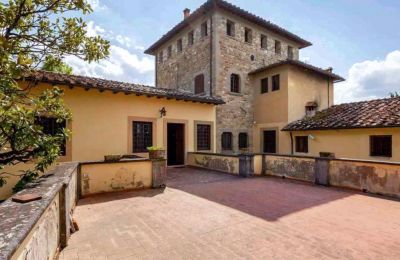 Medieval Castle for sale Vicchio, Tuscany, Courtyard
