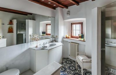 Medieval Castle for sale Vicchio, Tuscany, Bathroom
