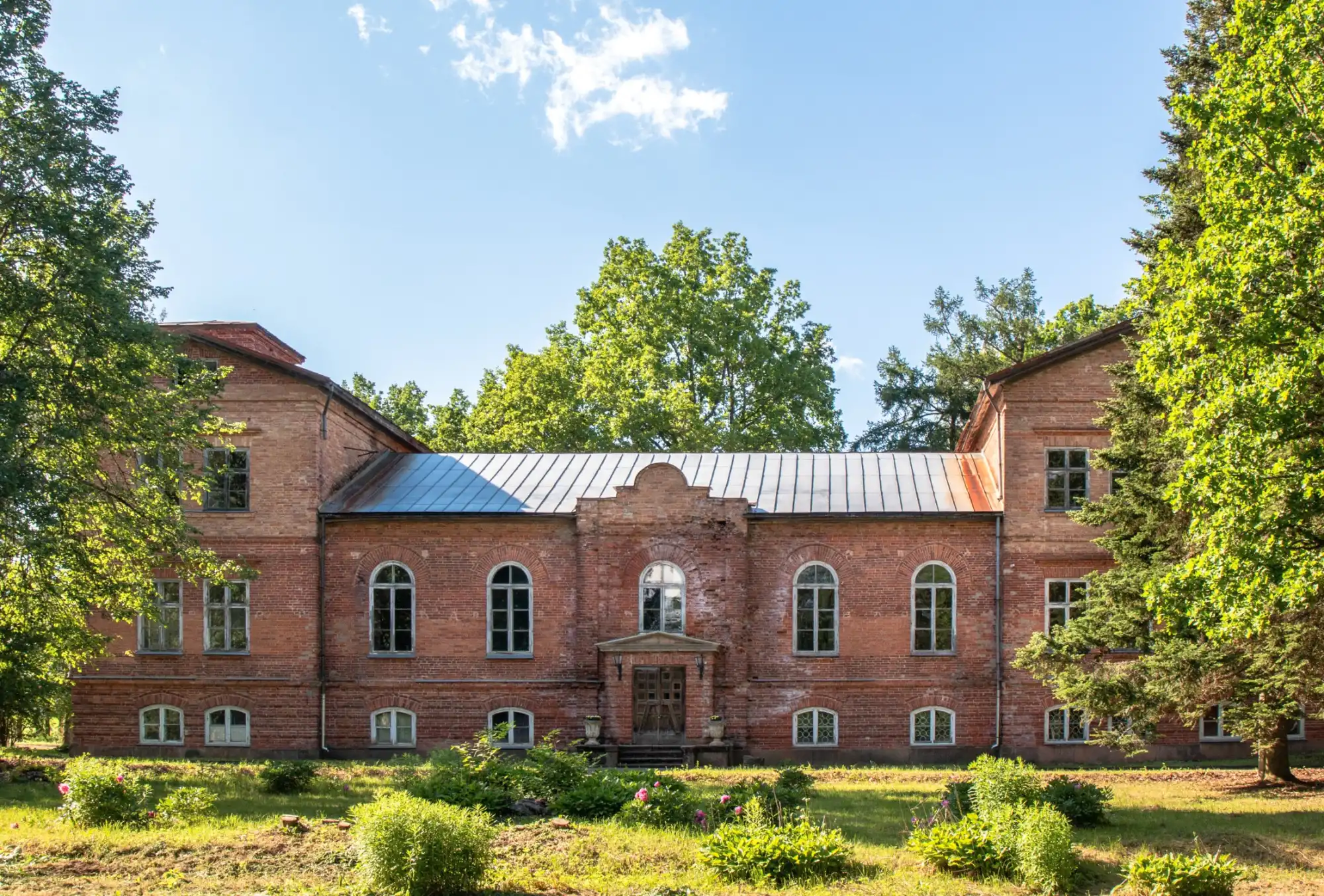 Photos 504 years old manor estate complex in northern Latvia awaiting its renaissance