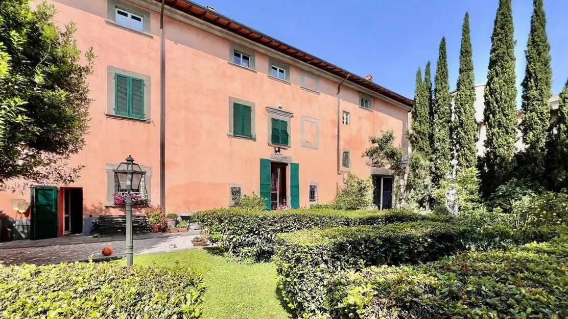 Photos 18th-Century Manor Near Montecalvoli with Original Frescoes and Land
