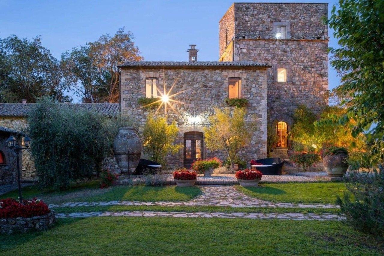 Photos Medieval property near Cortona with Panoramic Views