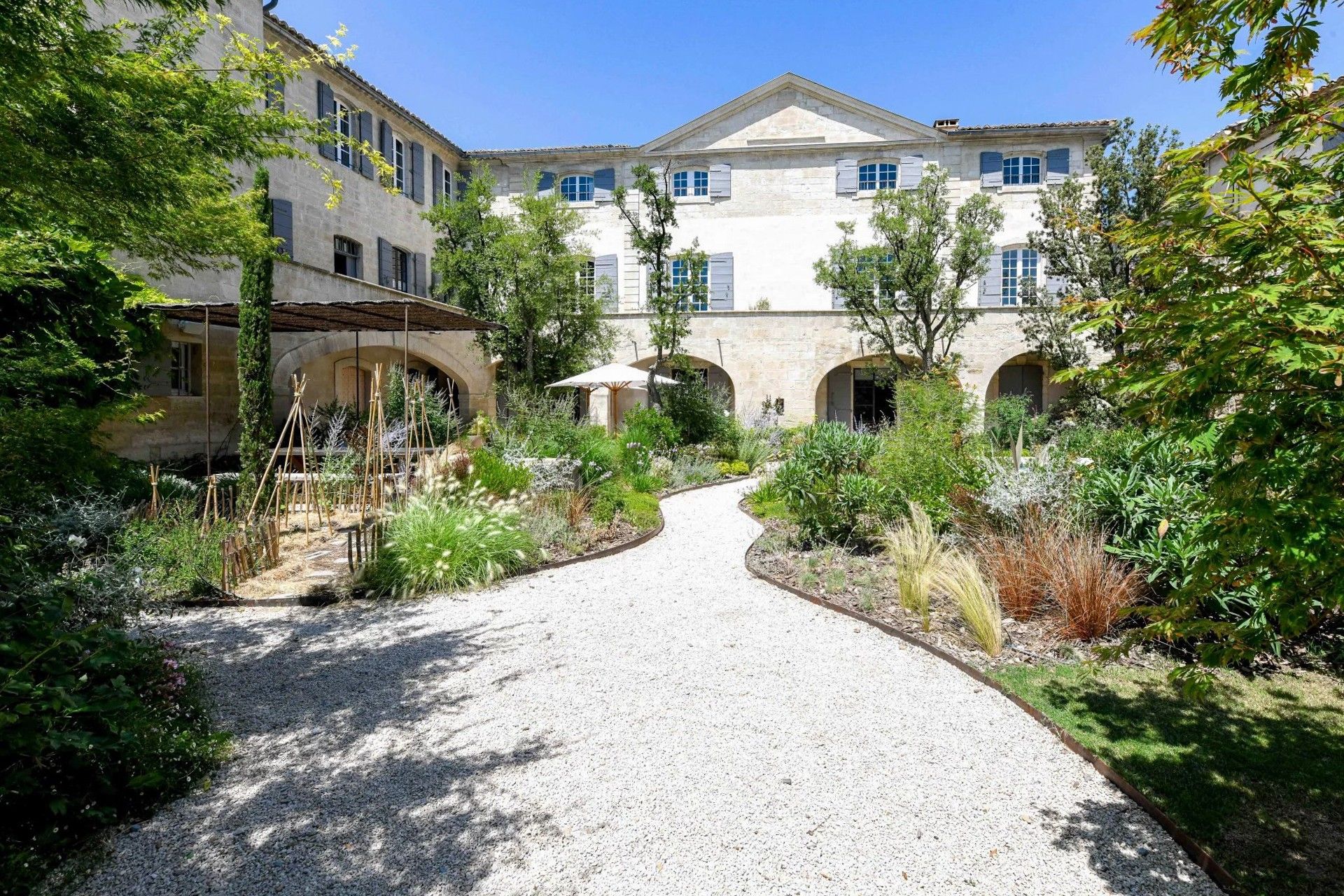 Photos Exceptional Historic Estate near Avignon