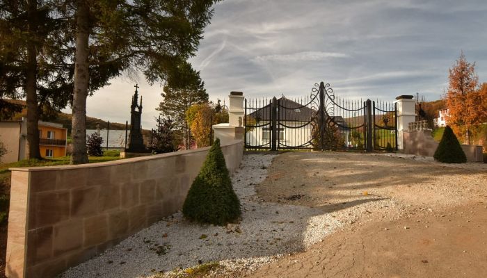 Château · Trenčiansky kraj