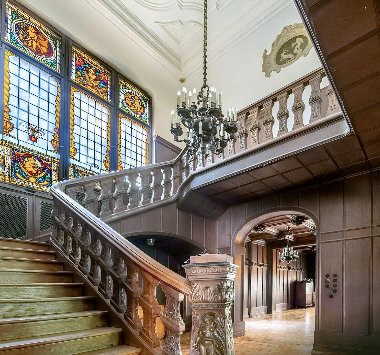 Photos Historic Mansion in Berlin Grunewald with Lakefront and Tax Benefits