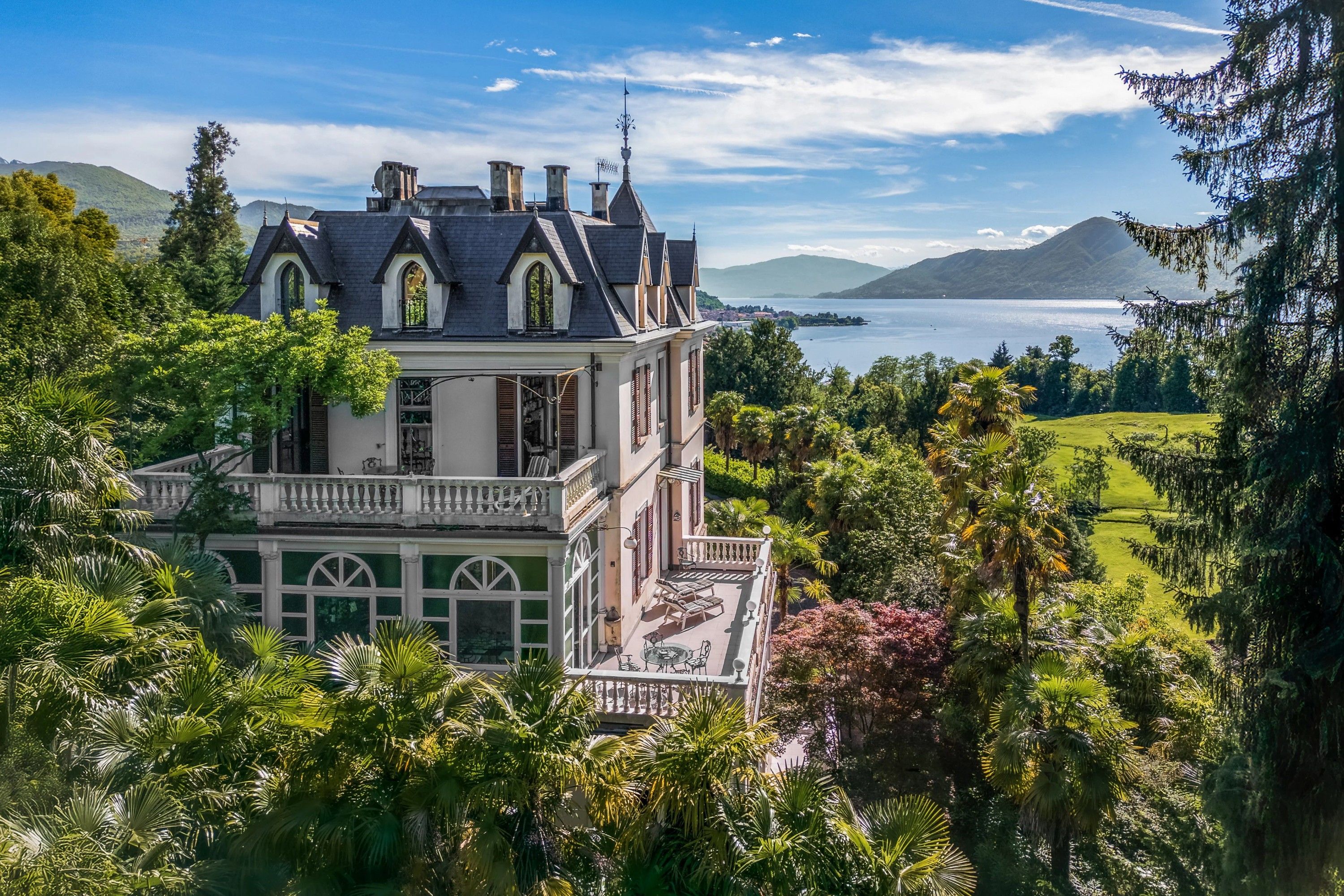 Photos Early Liberty-Style Villa with Panoramic Views of Lake Maggiore